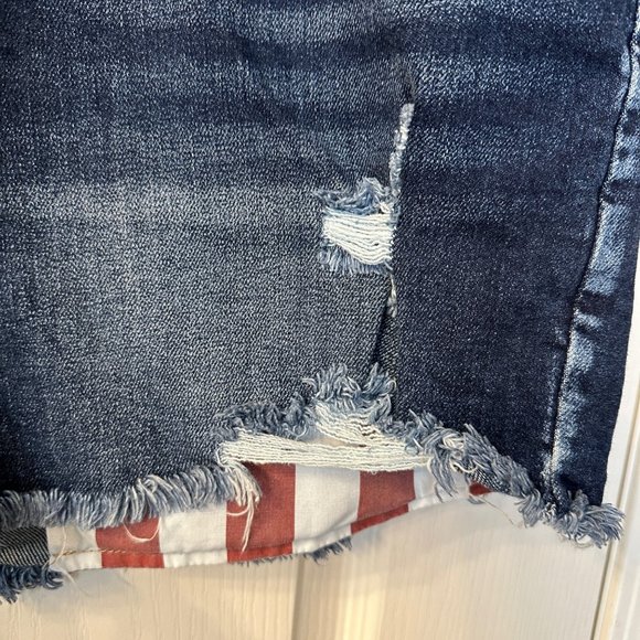 KanCan | Womens 22 High Rise Ripped Distressed Americana Dark Wash 5 in Shorts - Picture 4 of 10